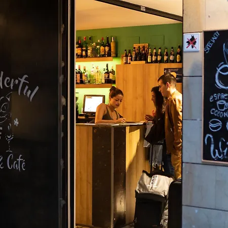 Winederful Hostel & Cafe-2